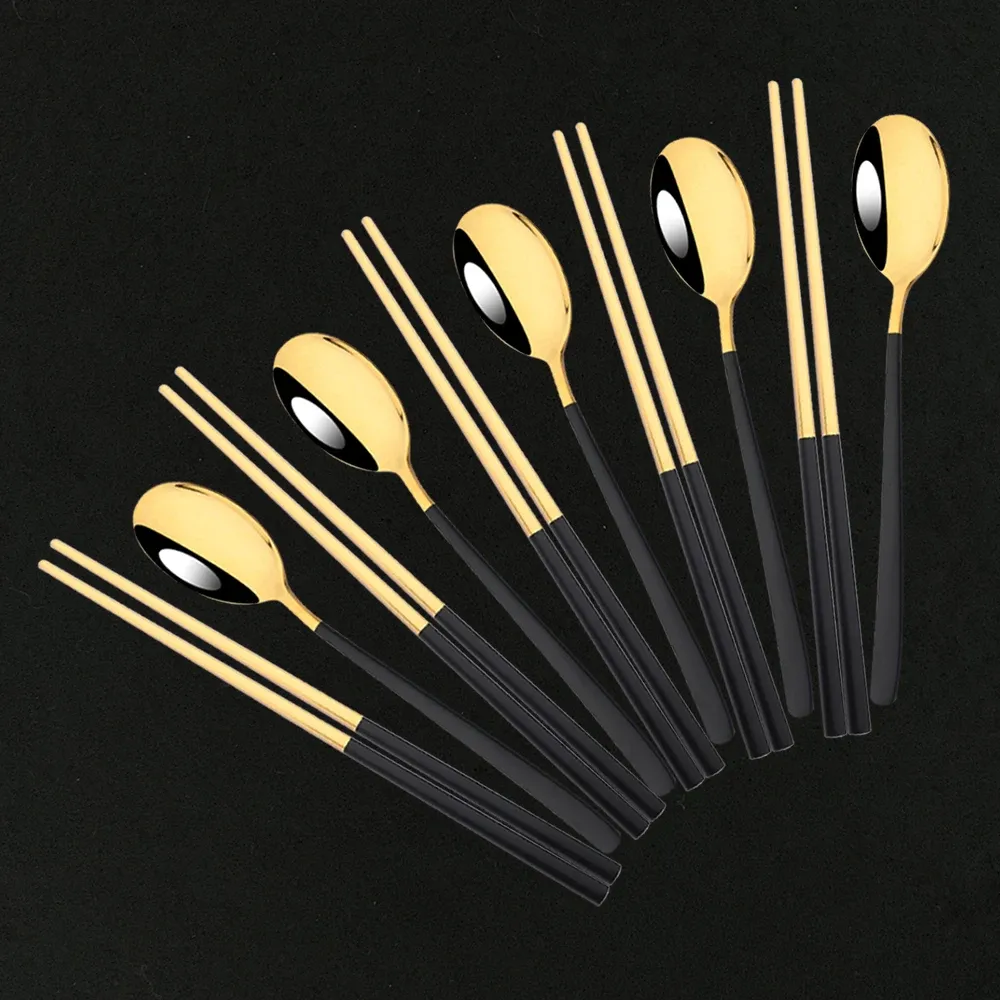 Ställ in 5set Black Gold Portable Travel Cutlery Set Chopsticks Spoon 304 Rostfritt stål Korean Middagsuppsättning Luxury Tableware Set