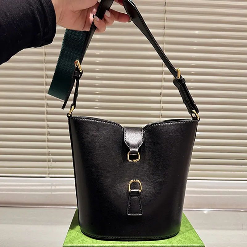 Designertas Crossbodytas met grote capaciteit Handtas met grote capaciteit Weekendreistas Nieuwe schoudertassen Klassieke geweven riem Gouden hardware Vintage emmer Portemonnee Sac Luxe