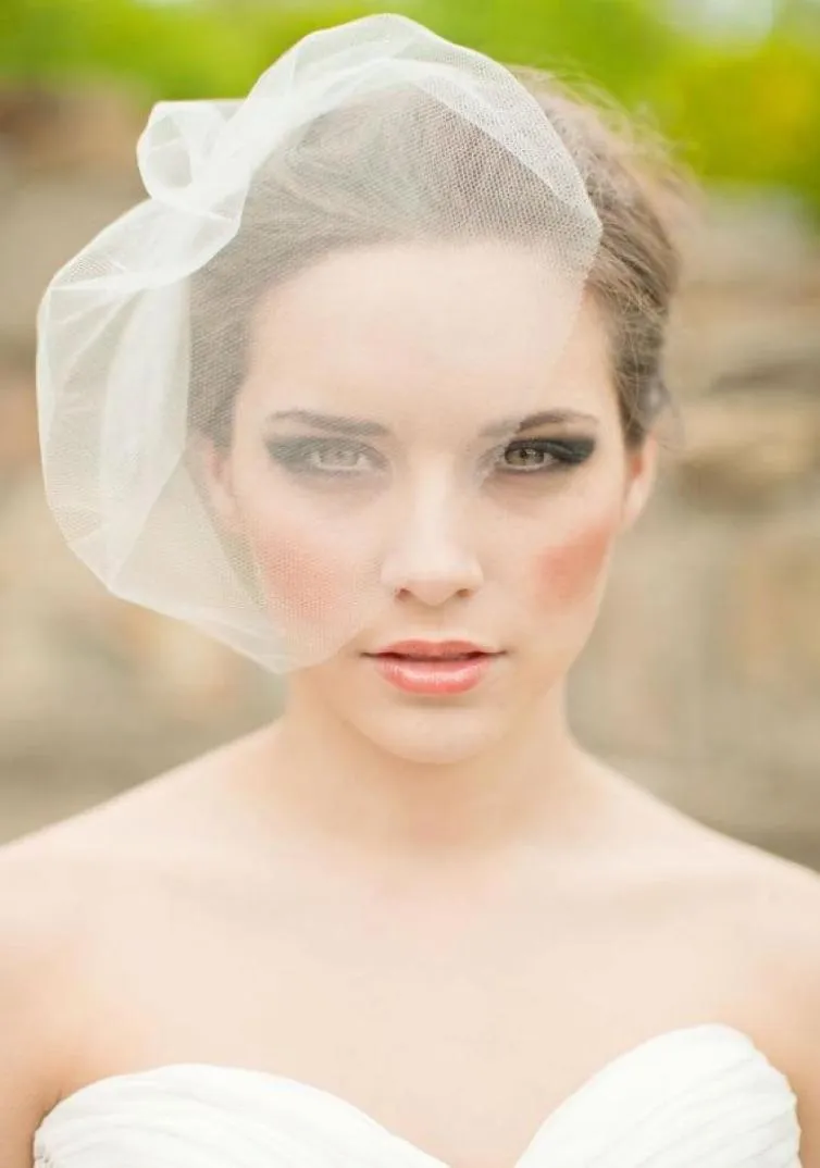 Pinterest Popular Short Leatils Covering Covering Face Mini Veils Cheap Bridal Wedding Veil Lace 2015 New Design5002811