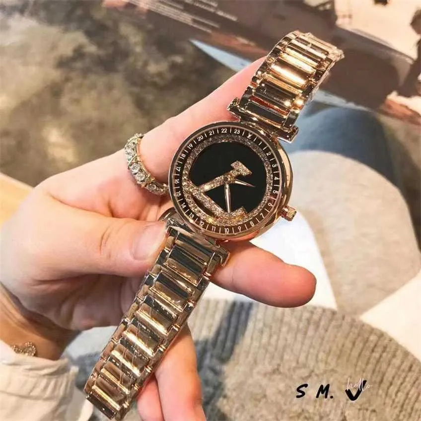 40% DI SCONTO orologio Orologio da donna ragazza cristallo stile lettere grandi cinturino in acciaio al quarzo L51