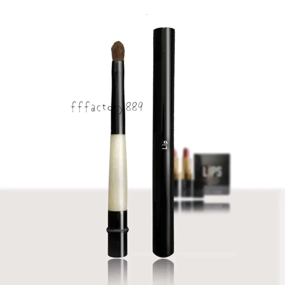 BB RETRACTABLE LIP BRUSH - Makeup Brushes Soft Pony Hair Precise Flawless Lining Cosmetics Tools Brocha de maquill