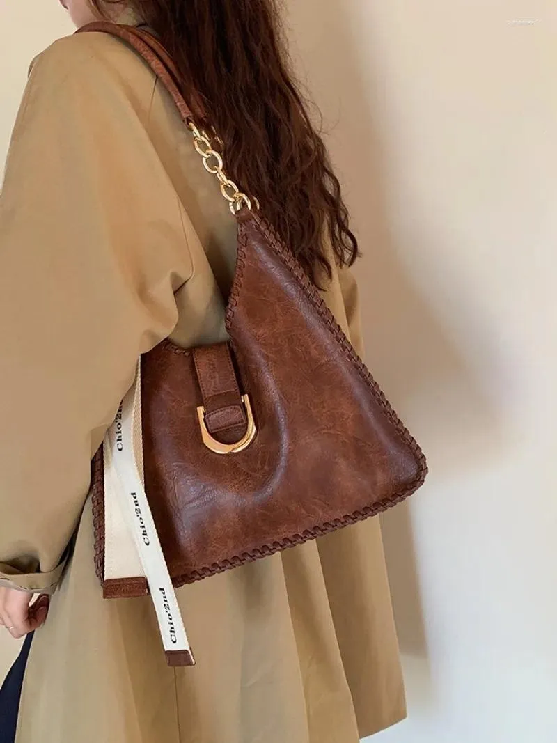 Akşam Çantaları Lüks Tasarımcı Çanta Kova PU PU Deri Omuz Metal Toka Büyük Kapasite Crossbody Women 2024 Tote