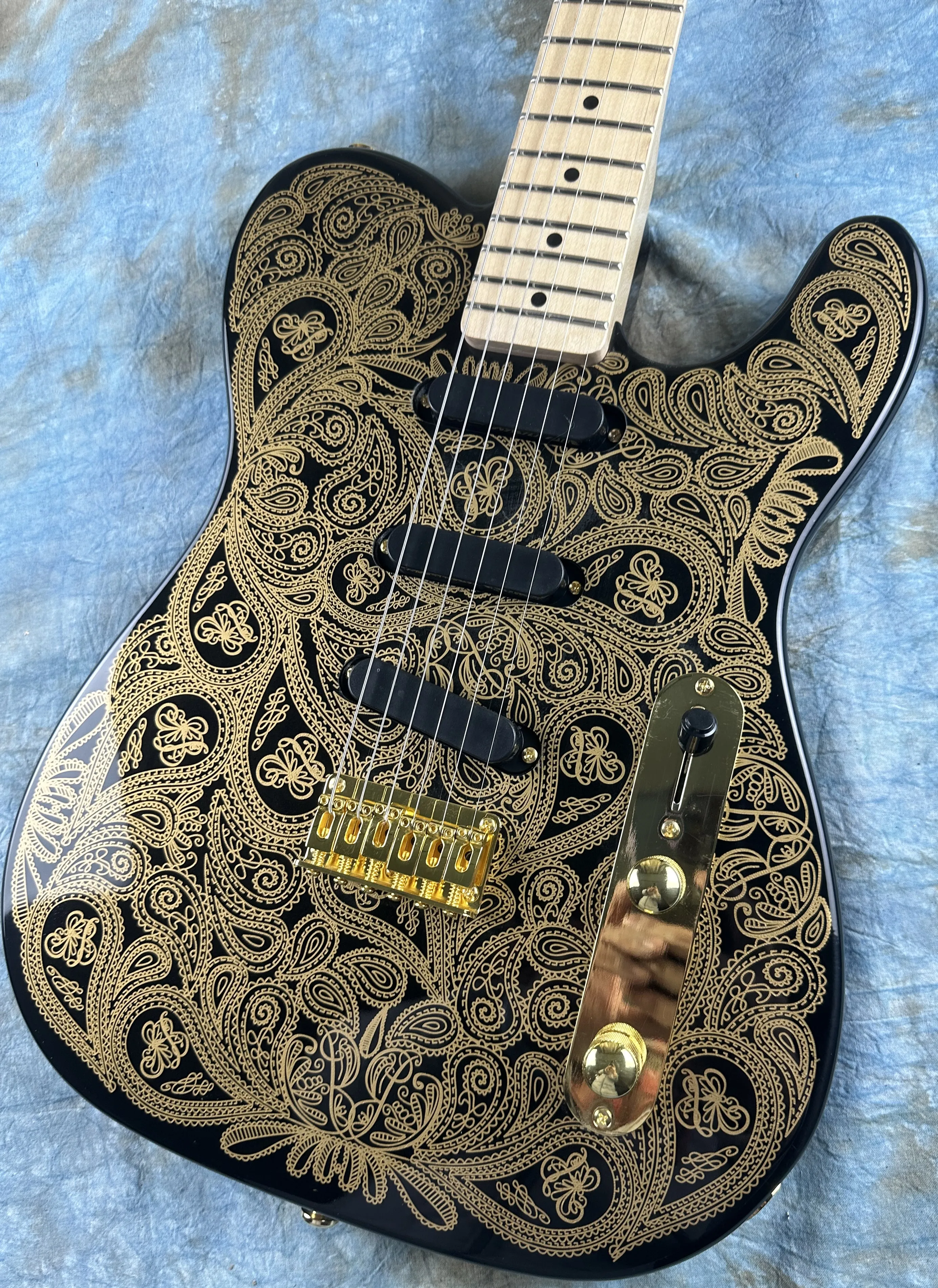 TAULAI Electric Guitar, Black and Gold Accessories, Quick Frakt ingår