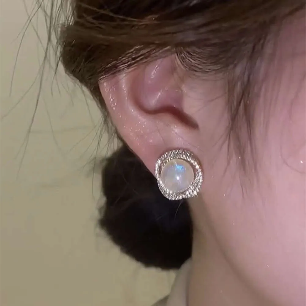 Koreanska utsökta små pärlörhängen, lätt zirkonsten, elegans av hög kvalitet, mångsidig och enkla örhängen för pendling av kvinnor