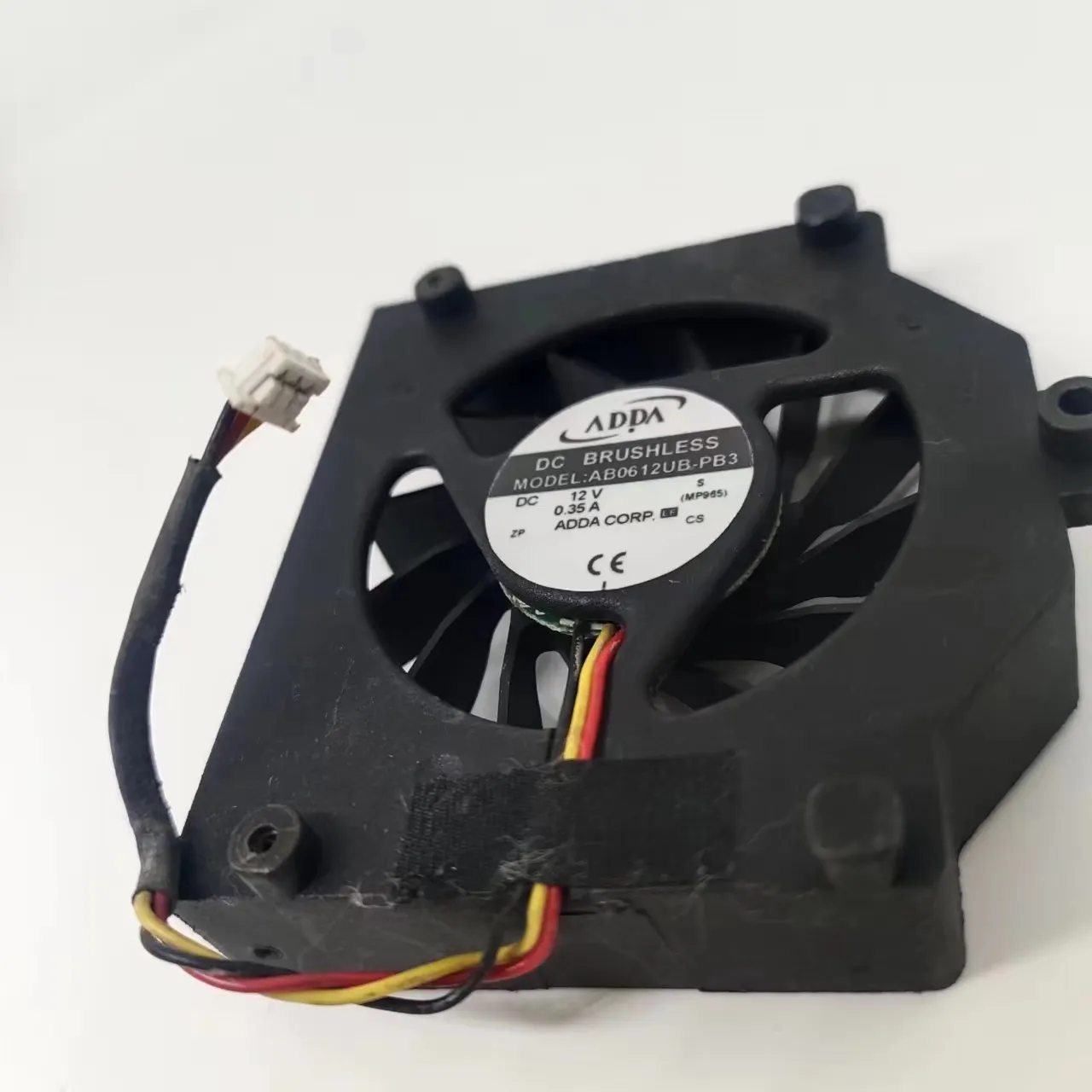 Gratis frakt Original Adda AB0612UB-PB3 DC12V 0,35A Square Integrated Machine Fan MSI Laptop Fan