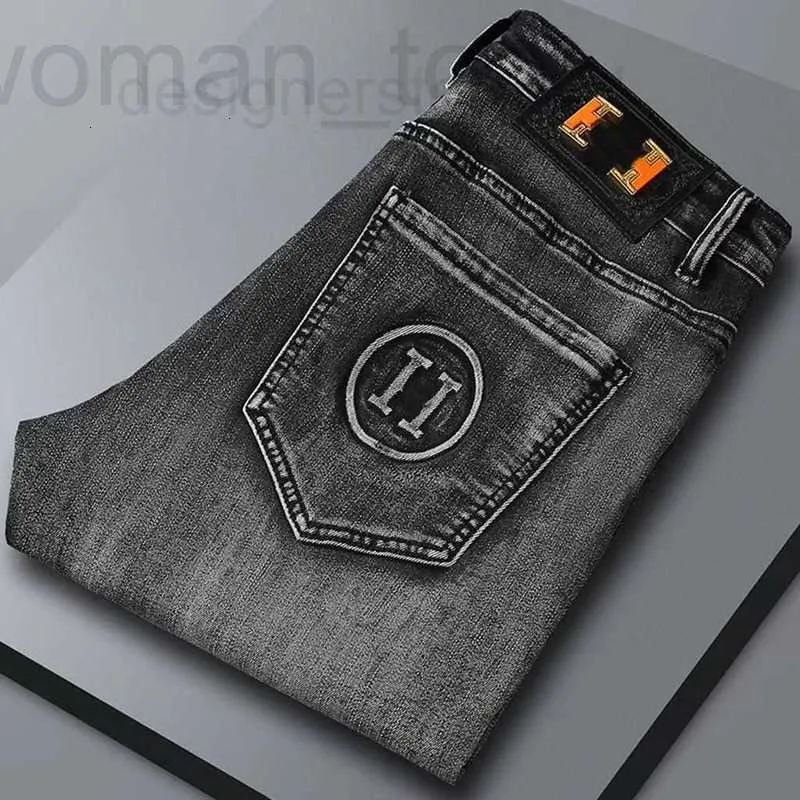 Jeans pour hommes Designer Jean pour hommes à la mode quatre saisons jeans ligne cassée patch élément de moto avec une couleur nostalgique élastique petit droit 8GND KAMG