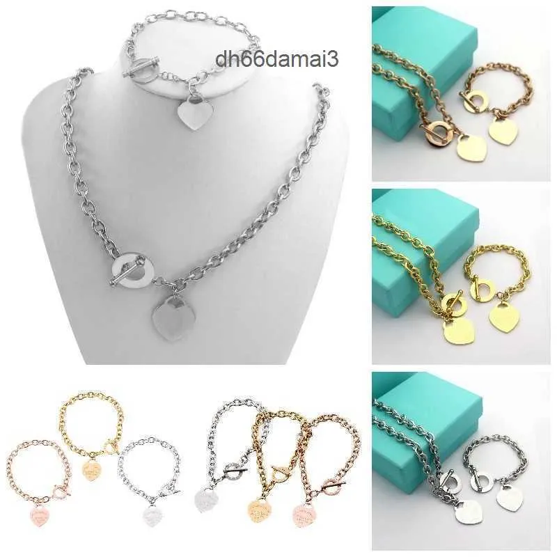 Hot Sell Birthday Christmas Gift Sier Love Halsband Armband Set Wedding Statement Smycken Heart Pendant Halsband Bangle Set 2 In 1 Womens 1HU5