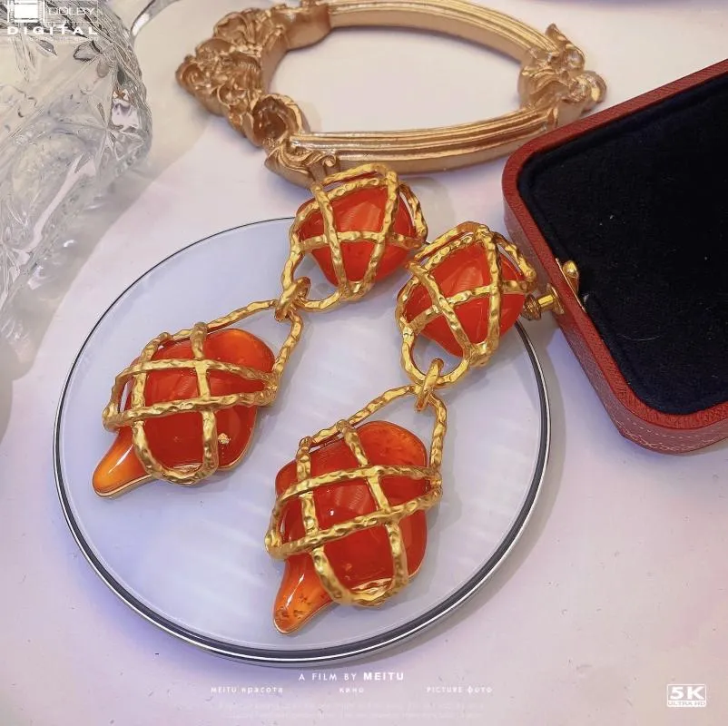 Dingle örhängen franska västerländska antika vintage guldfolie packar röda smycken