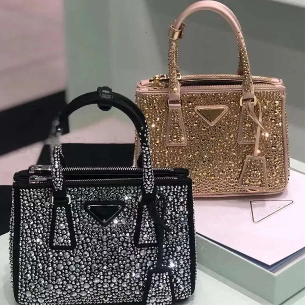 Bolsas de ombro Super Designer Luxo Temperamento Diamante Estrela Mulheres Saco de Telefone Móvel 2024 Popular Vertical Mini Tote Bolsa Único Ombro Bolsa Festival Bag