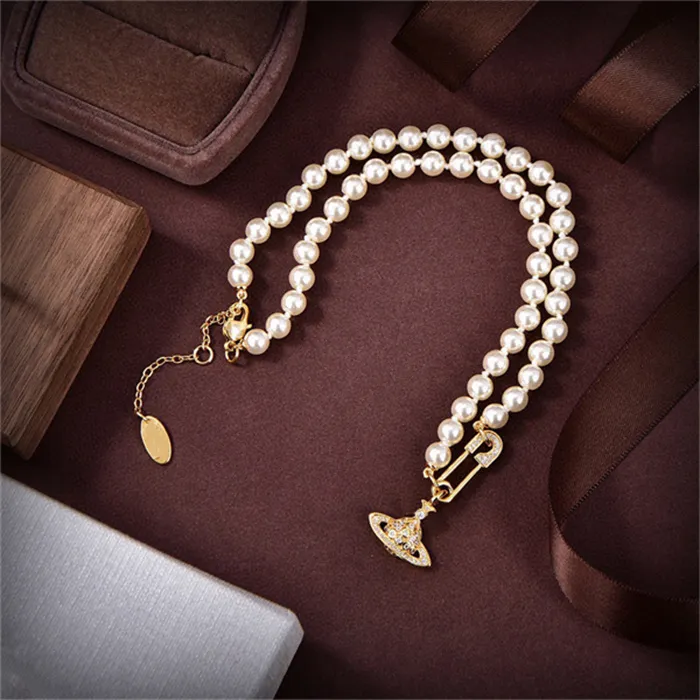 Modemärkesdesigner hänge halsband brev viviane chokers lyxiga kvinnor smycken metall pärlhalsband Saturn cjeweler westwood för kvinnokedja 34