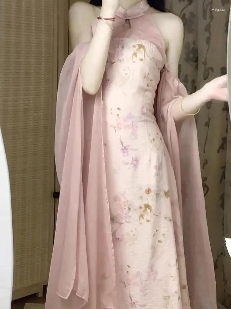 エスニック服の中国スタイルの改善チョンサムエンゲージメントドレス秋と冬の女性のためのハイエンドライト豪華なピンクのネックライン