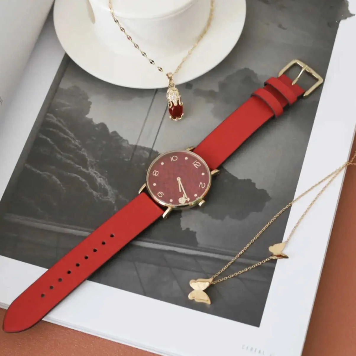 36% DI SCONTO orologio Orologio Koujia Rabbit Year Zodiac Limited Fashion quadrante rotondo stile cinese da donna piccolo rosso