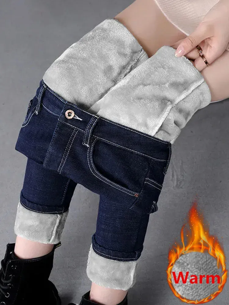 Oversized slanke fluwelen gevoerde jeans Potloodbroek Winter Dames Pluche Stretch Vaqueros Broek Mid Taille Dikker Warm Denim Spodnie 240228