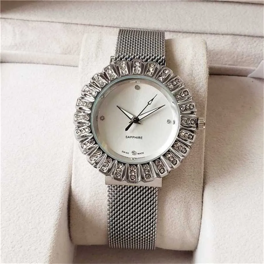 10% de remises sur la montre Watch Women Girl Crystal Style Magnetic Metal Steel Band Quartz Cha24