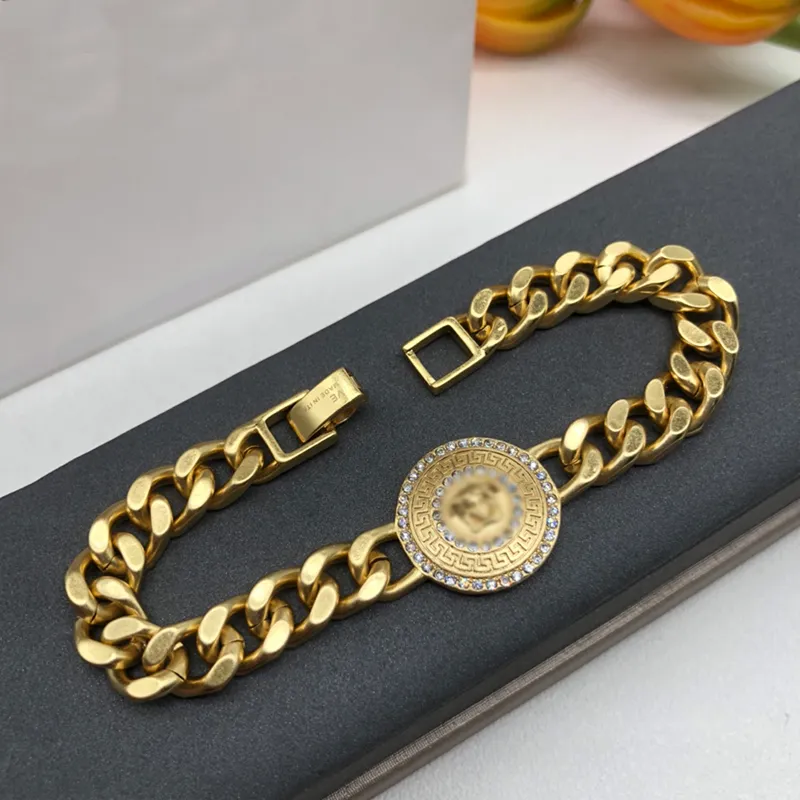 Braccialetti spessi in oro vintage da donna per uomo Catene in lega di corda unisex Bracciale con ciondolo corto Designer Ritratto Benedizioni Catene da polso Gioielli di moda Athleisure