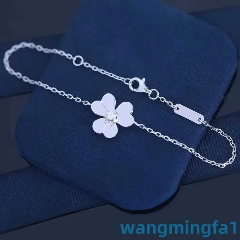 2024 Jewelry Designer Brand Vanl Cleefl Arpelsjxj.S925 Pure Silver Three Leaf Lucky Grass Armband Womens Style Mångsidig ljus liten och elegant hantverk