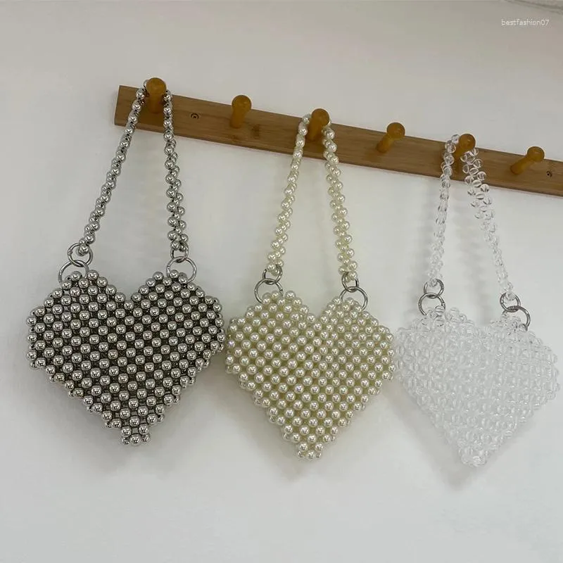 Kvällspåsar 2024 Spring Summer Woven Women's Shoulder Bag Ins Silver Love Liten Design Handväska Söt tjej mångsidig pärlpärl