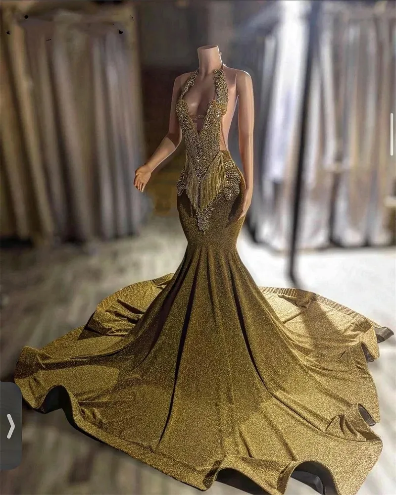 Sparkly Gold Diamonds Prom Dresses 2024 Sexig Halte Neck Court Train Pärlor Kristaller Backless Evening Gown Birthday Party Clowns S S S S S S S S S S S S S S S S S S S S S S S S S S S