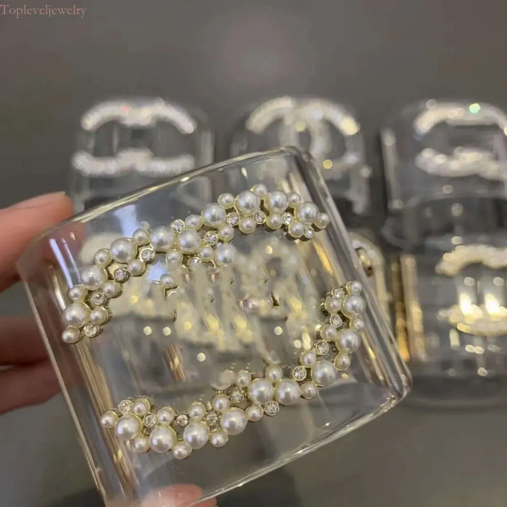 Bracelet polyvalent quotidien en acrylique Transparent pour femmes européennes et américaines