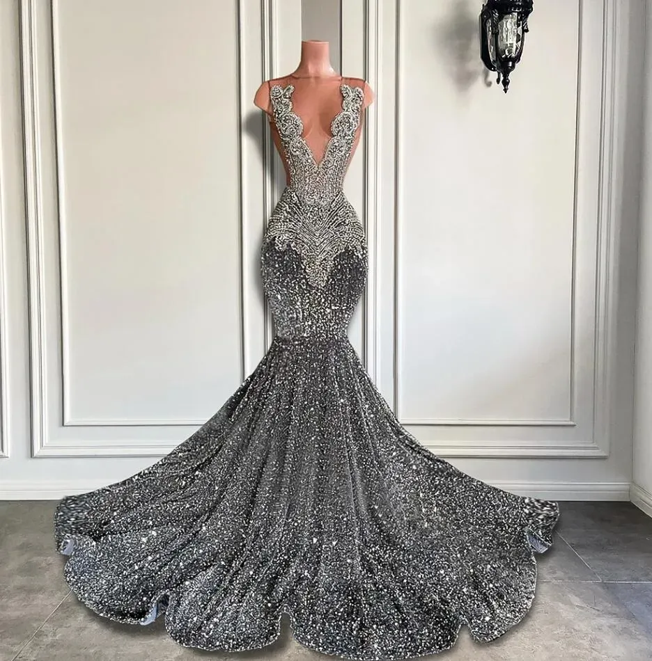 Sexig silver Long Sparkly Sequined Mermaid Prom Dresses Sheer O-Neck Luxury Beaded Crystals Diamond Black Girl Evening Party Gowns 0304