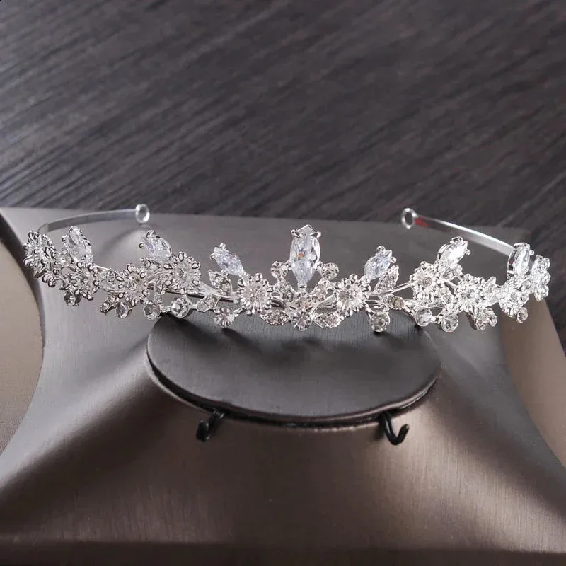 Deluxe Cubic Zirconia Leaf Bridal smycken Set Wedding Jewelry Set Rhinestone Crown Halsbandörhängen 240228