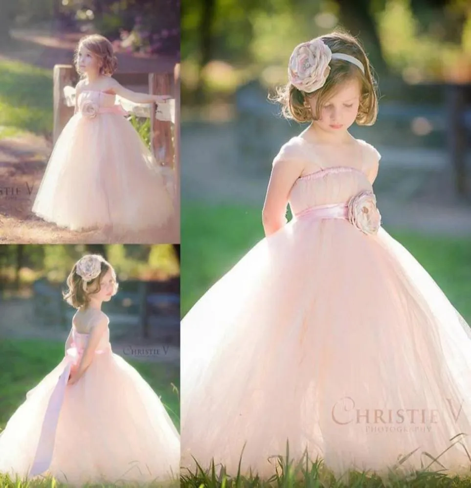 Errötendes Ballkleid-Blumenmädchen-Tutu-Kleid mit Blumenschärpe, Flügelärmeln, Band, bodenlang, Hochzeit, Blumen-Baby-Mädchen-Kleid, Kommunion9889748