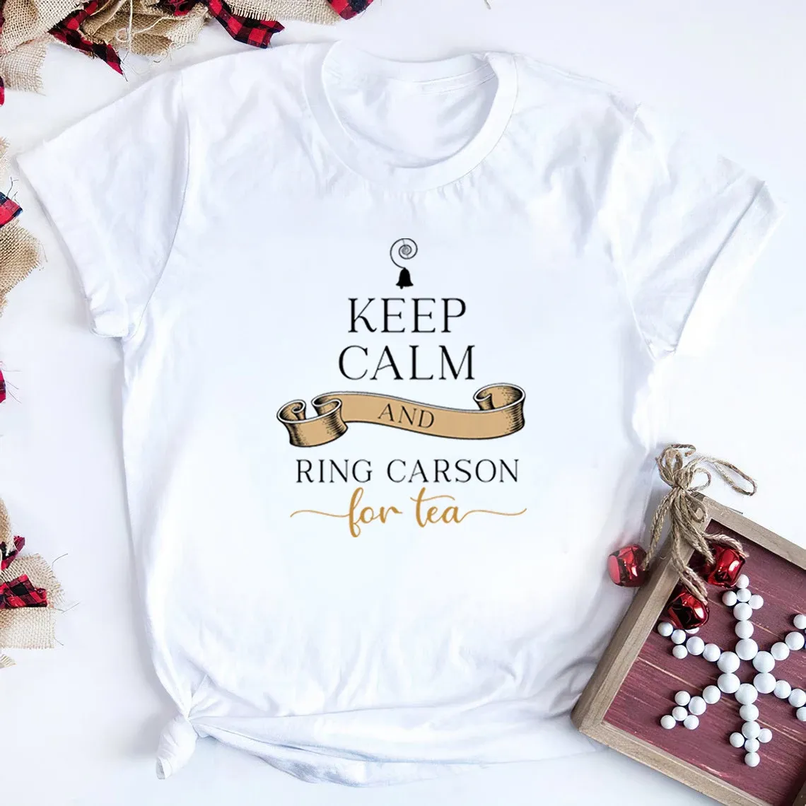 T-shirts Downton Abbey T-skjorta Håll dig lugn och ring Carson för te-t-shirt roliga skjortor för kvinnor kort ärm avslappnad tshirt sommarstoppar