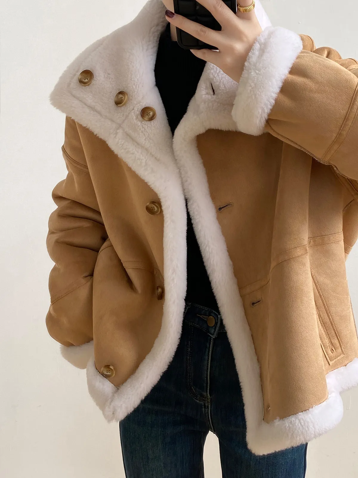女性の冬用の毛皮のワンピースのための豪華な両面コートぬいぐるみ厚いゆるいトレンディコート