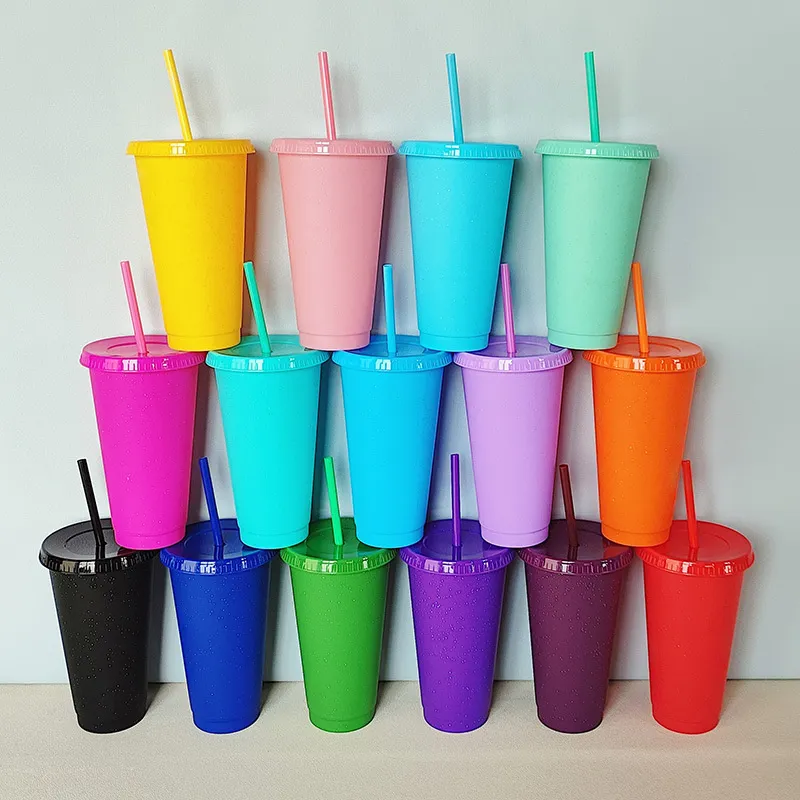 Tumblers de poudre de paillettes de grande capacité créative tasses de paille en plastique PP tasse de thé au lait de boisson froide extérieure portable avec couvercle et pailles par mer T9I002263