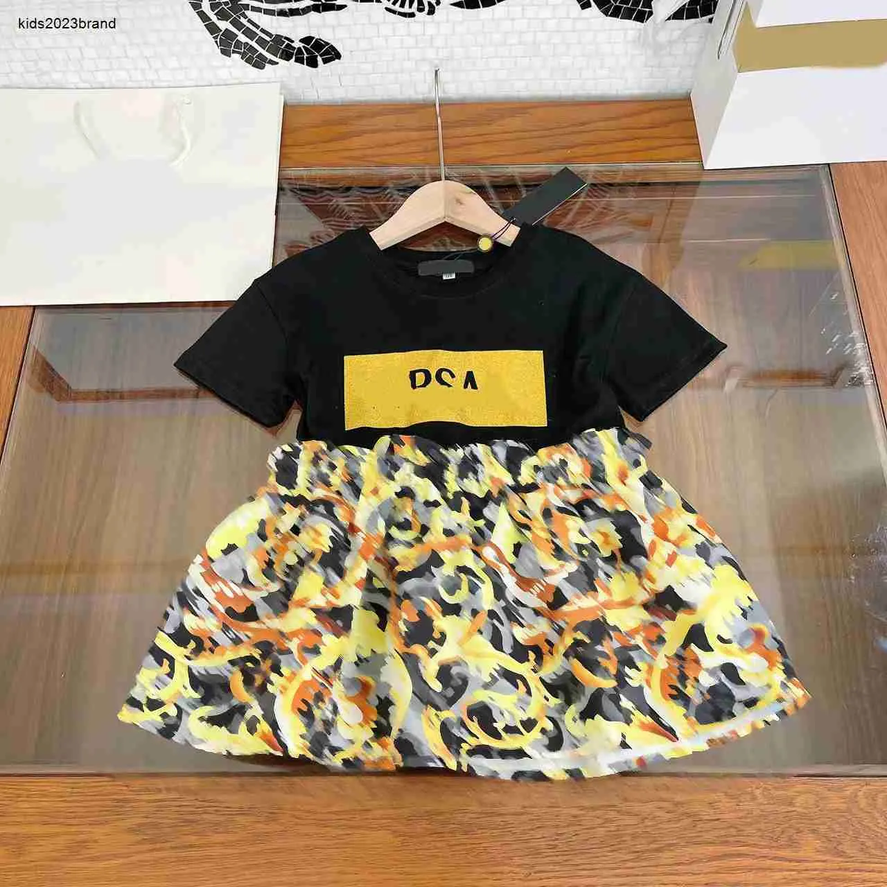 ニューガールドレスゴールドパターンプリントプリンセスドレスベイビースカートサイズ100-160 cmキッズデザイナー服夏の子供フロック24マー