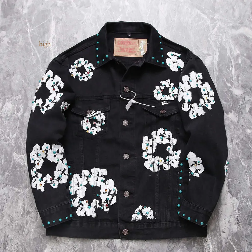 2024 Mens Designer Black Jackets Mens Cowboy Coat Hip Hop Decorazione Gemstone Flower Lettera Buttonstreetwear Uomo Giacca di jeans alta