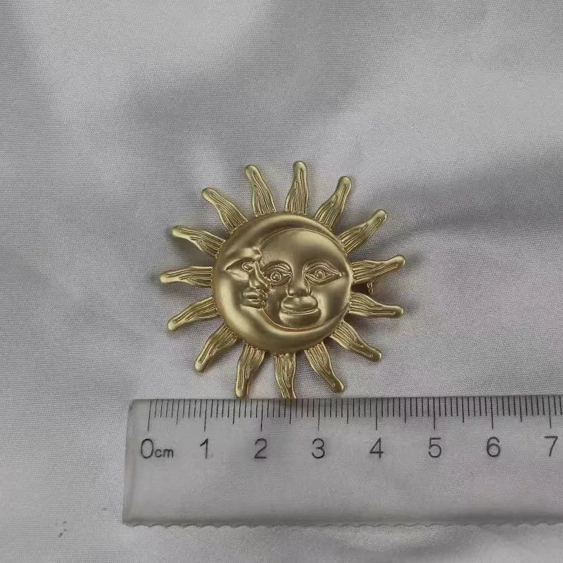 Luxury designer retro matte gold sunflower moon portrait brooch clothing accessories