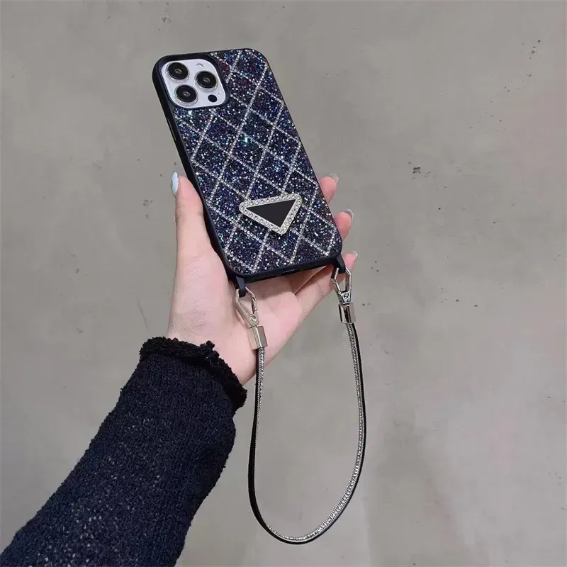 Designer Diamond Phone Case Lederkette Mode stoßfeste Handyhüllen für iPhone 15 14 11 12 13 Pro Max Womens Aslant Phone Cover G24359PE