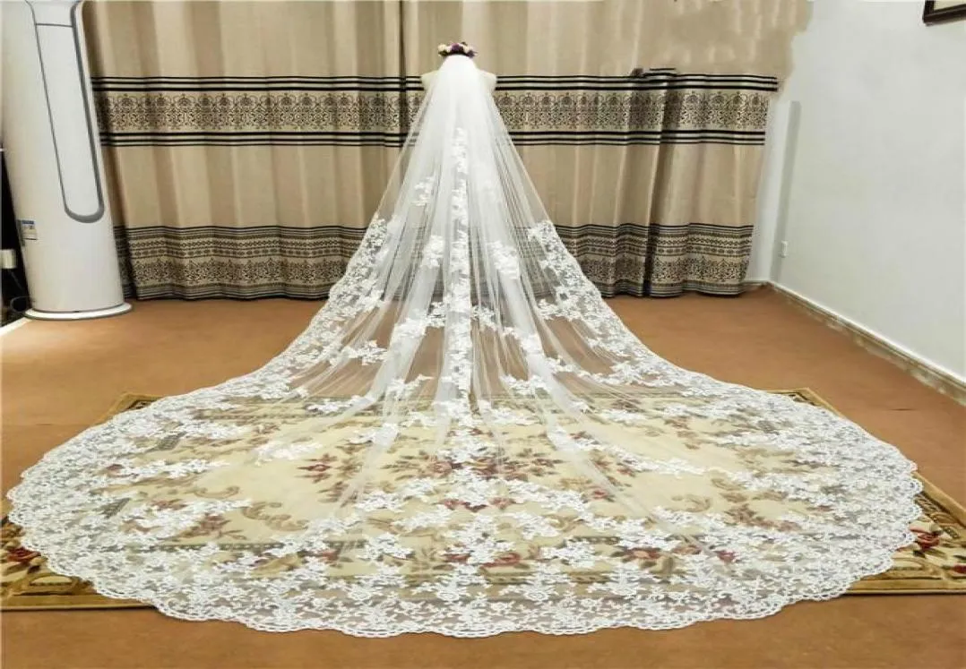 2021 Neue Hochzeitsschleier, Kathedralenlänge, Brautschleier, Spitzenkante mit Kämmen, appliziert, 3 m lang, individueller Blumenschleier, modisch9764339