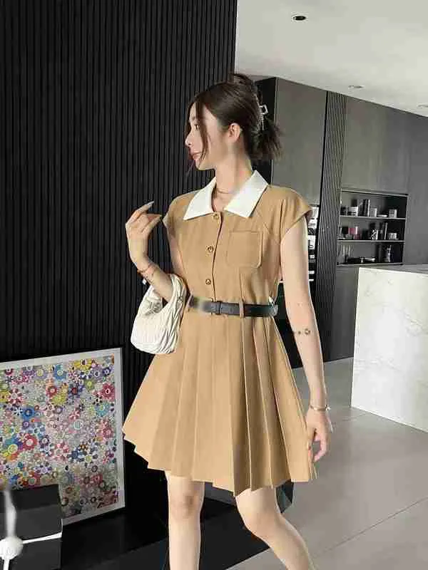 Designer Shenzhen Nanyou High-End MIU Home 23 Sommer eleganter Stil Kontrastkragen Xiao Feigui besticktes Gürtelkleid MDQ7