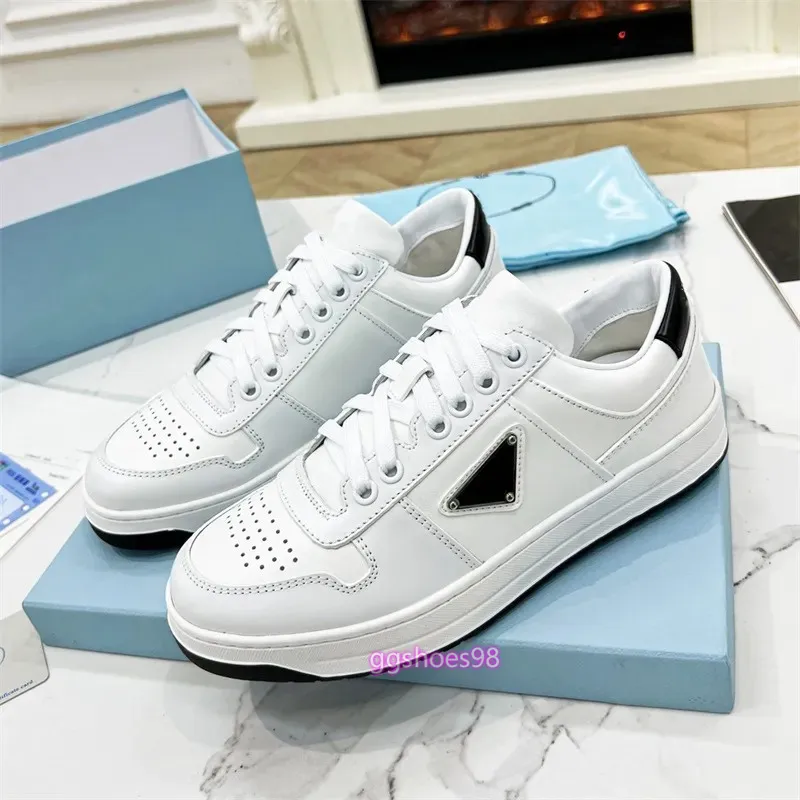 Designer shoes men women couple running flats round head unisex classic triangle buckle leather sneakers luxury top quality leather little white shoe black