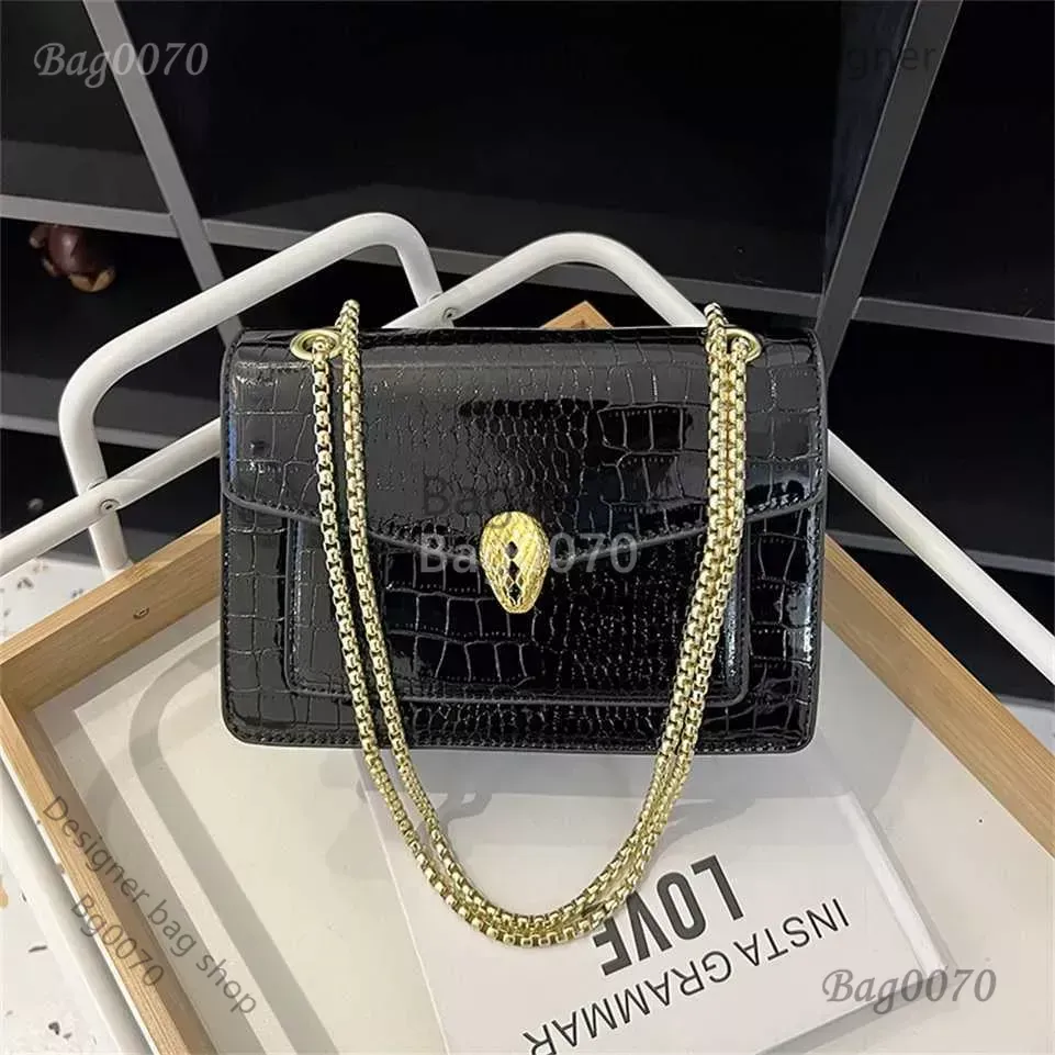 Tasarımcı Çanta Baş Zinciri Çantası 2023 Yeni Niş Tasarım Yüksek Kaliteli Omuz Crossbody Gümüş Küçük Kare Çanta% 70 İndirim Outlet Gezerek