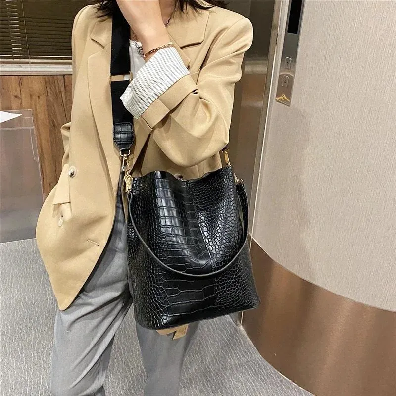 Evening Bags Small Crocodile Pattern Crossbody Bag For Women Shoulder Brand Designer Sac A Main Luxury PU Leather Bucket Handbag