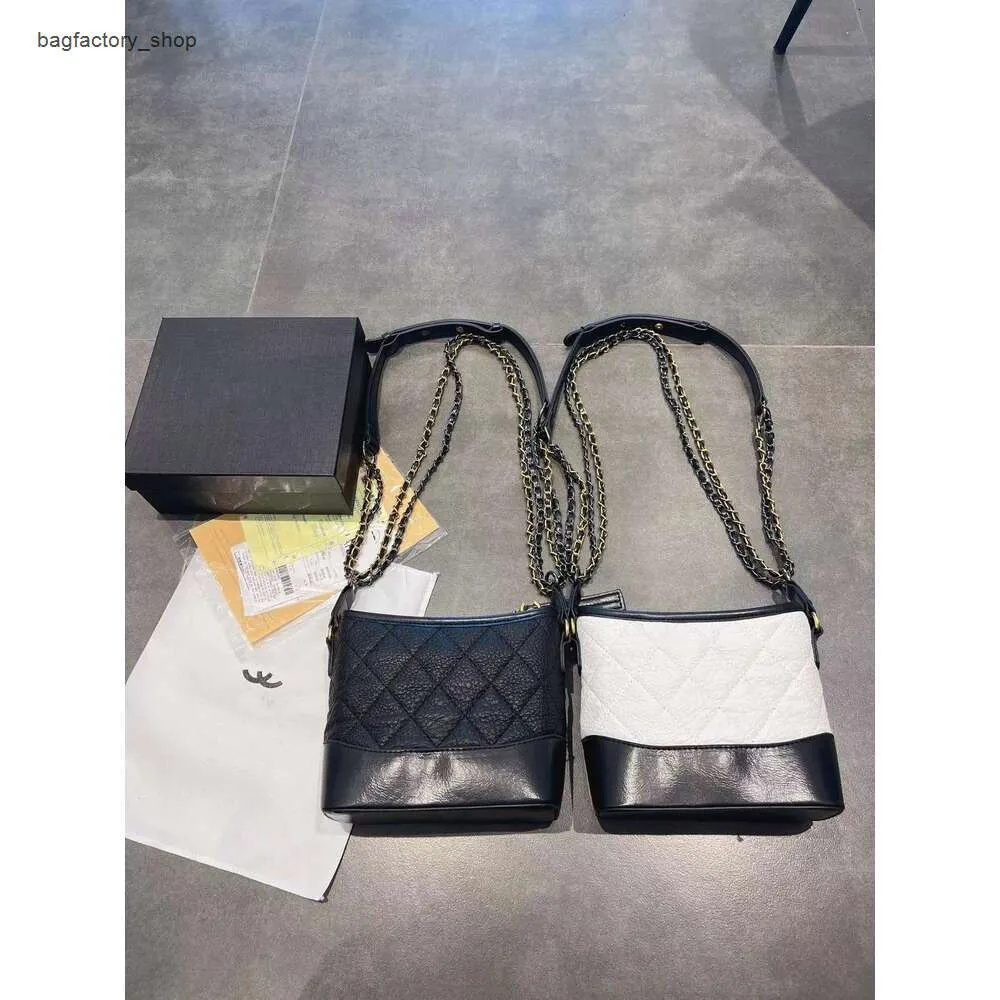 Designer handväska xiaoxiang tofu väska kvinnor enkel tjock kedja broderad diamantnät axel crossbody med litet ko läder mönster tyg