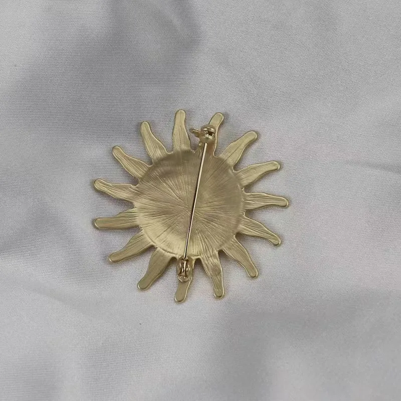 Luxury designer retro matte gold sunflower moon portrait brooch clothing accessories