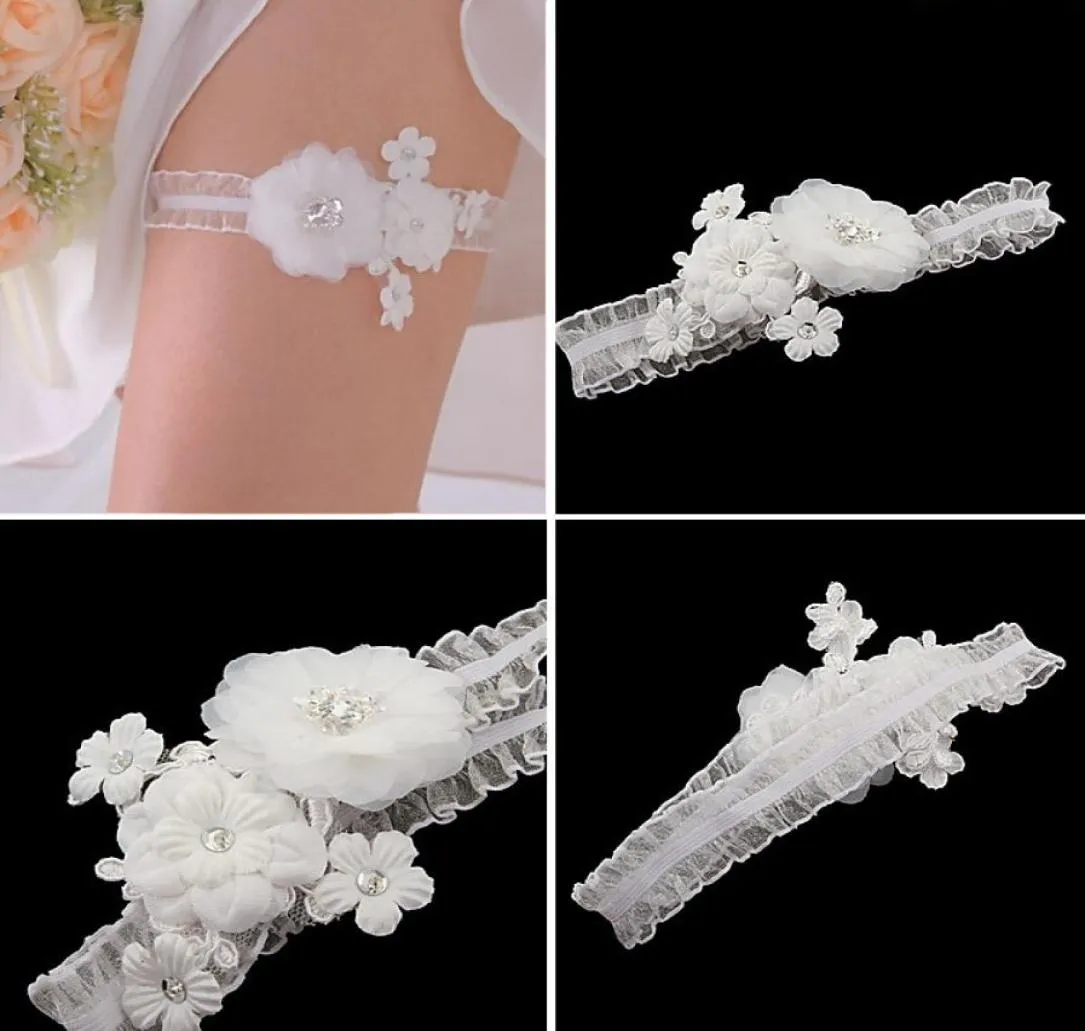 Sur la mariée en dentelle blanche jarretière souvenir de mariage jarretière en mousseline de soie minable blanc porte-jarretelles de mariage ensemble avec des fleurs 6656815