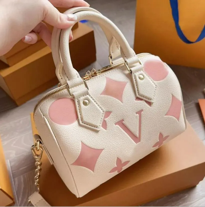 2024 Designer que vous méritez, il est fait de cuir et peut être utilisé comme sac à bandoulière pour un look luxueux et élégant M46397