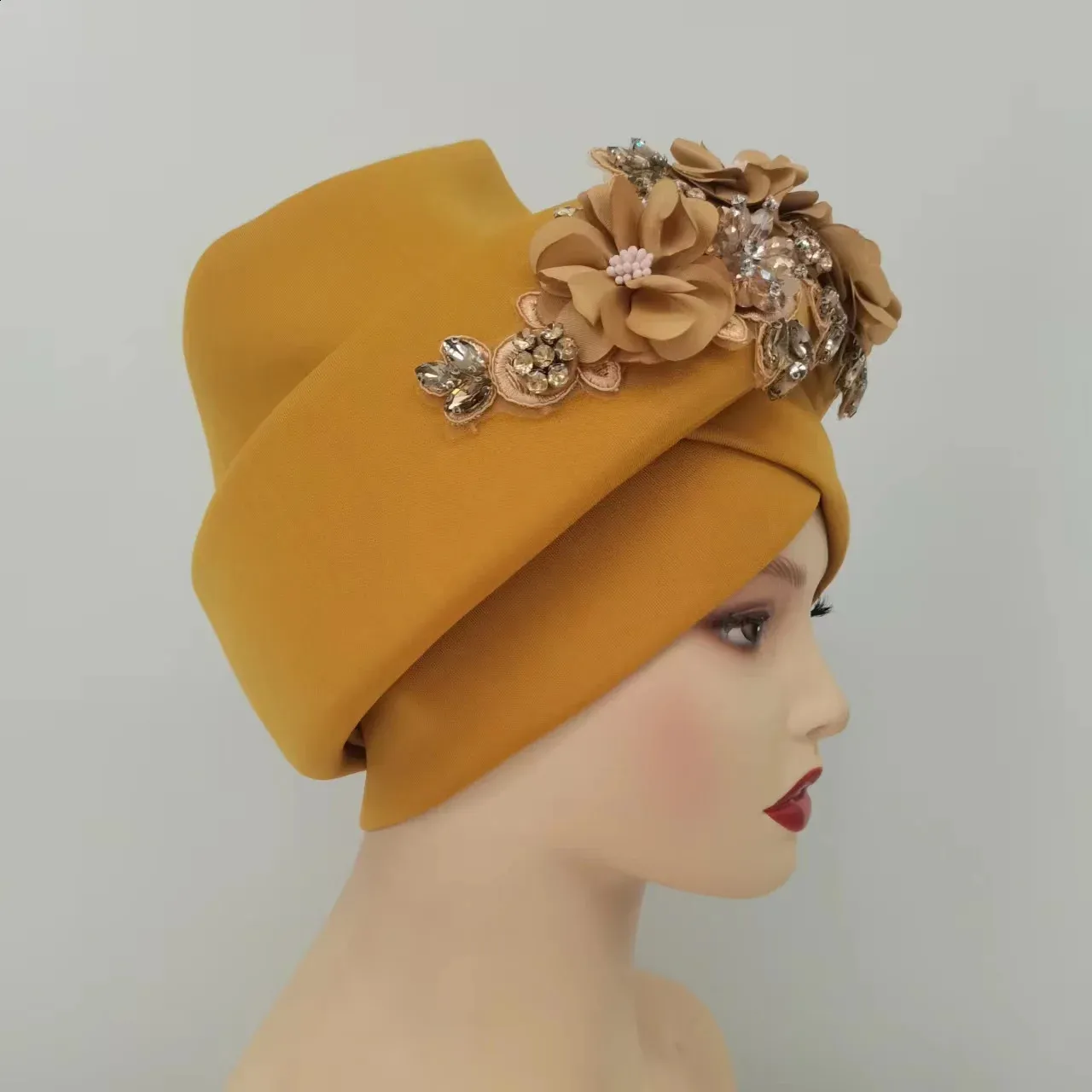 Fascia per capelli africana alla moda con pietre ASO Oke Auto Gele copricapo già realizzato cappelli e berretti da donna per feste di nozze ( viola