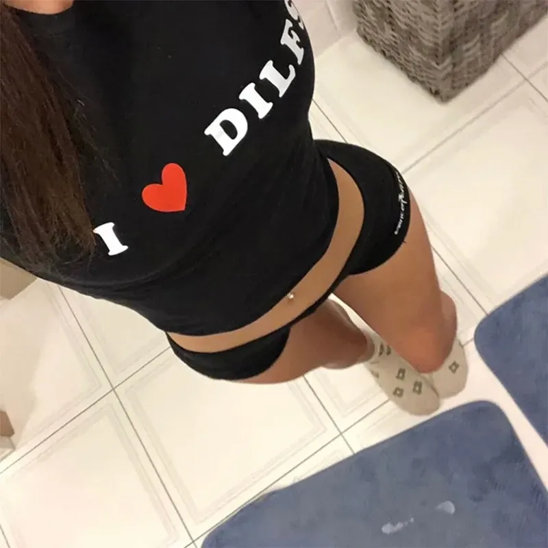 T-shirt I Love Dilfs Red Love Heart Women Cropped Top Causal Harajuku Y2k Fashion Clothes Goth High Street Baby Tee College T Shirt Tops
