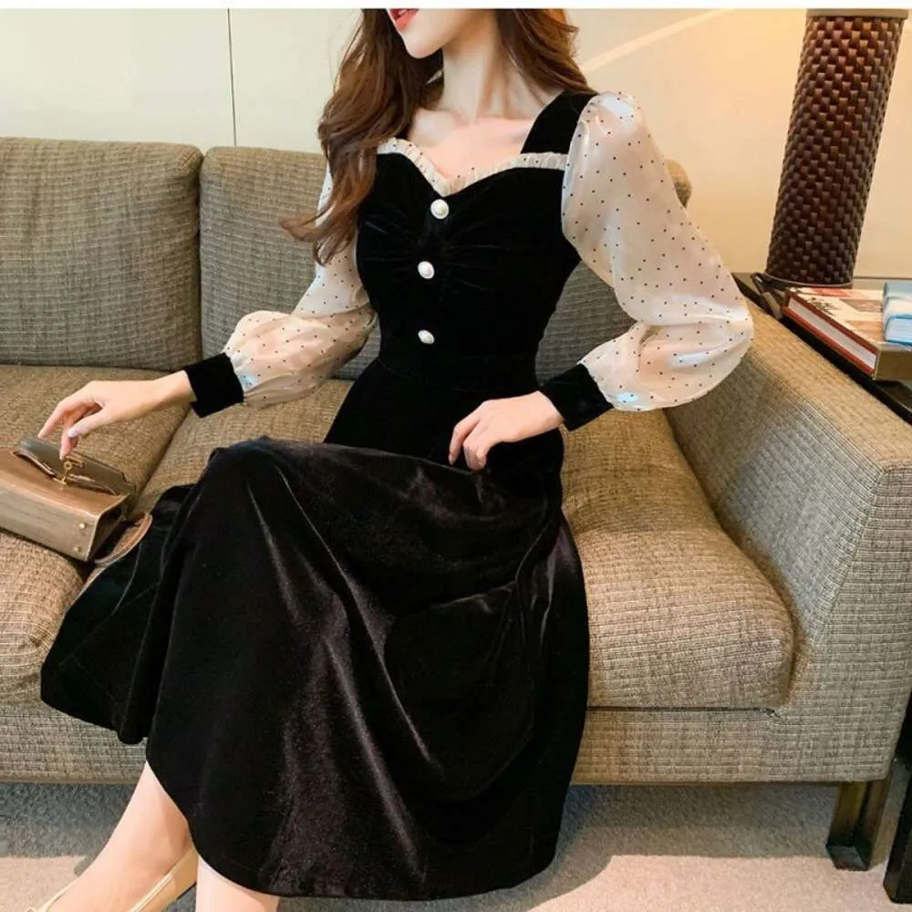 French Vintage Velvet Dress Women's Mid Length Spring Dress 2024 New Hepburn Style Light Luxury Style Skirt Trend