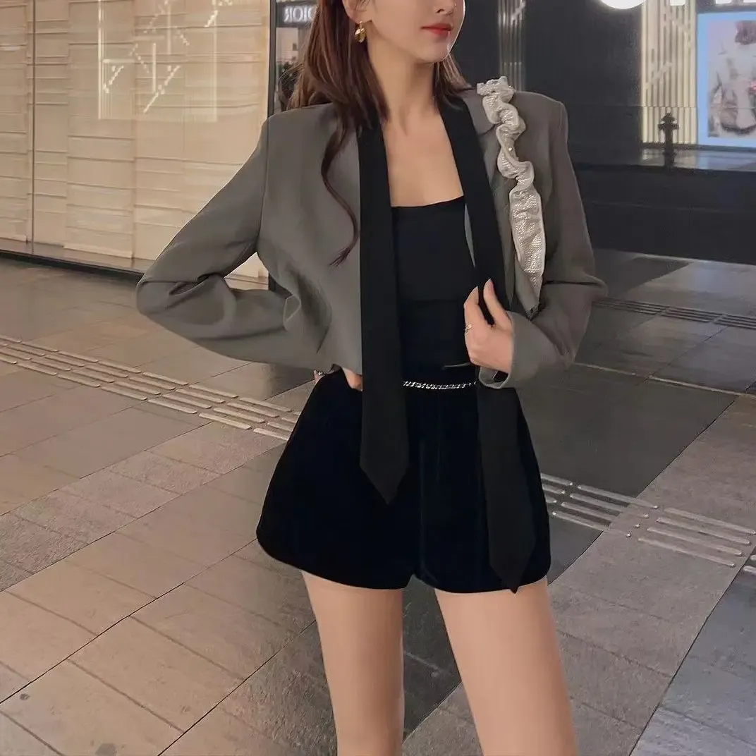 Blazers 2023 Spring and Autumn New Temperament Celebrity Shows Slim Short Suit Coat Kvinnor Ytterkläder Slim Fit Short Blazer Women -kläder