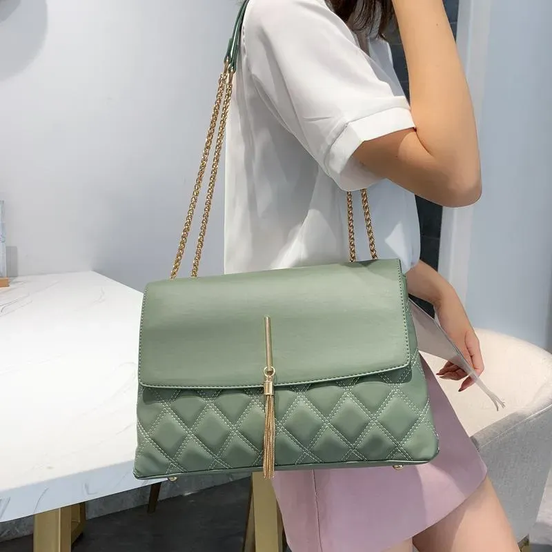 Tasarımcı omuz çantası klasik ekose gündelik büyük tote çanta 2024 moda yeni kaliteli deri kadınlar tasarımcı çanta püskül zinciri omuz mesleği çantaları