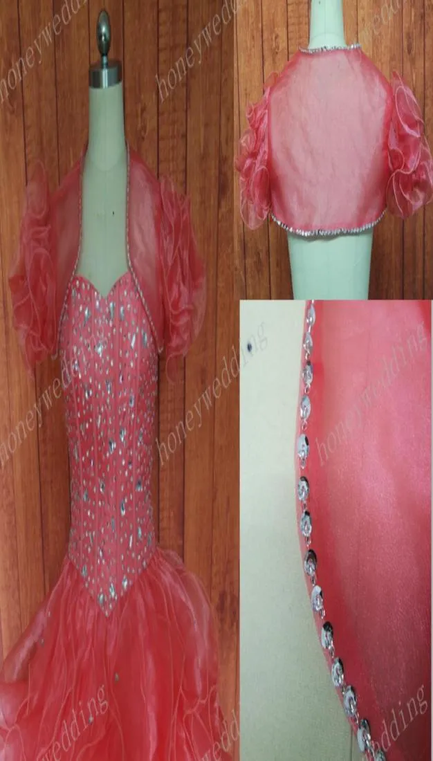 مصنوعة خصيصًا كولورس من الأكمام قصيرة الأكمام الأورجانزا شال فستان الزفاف