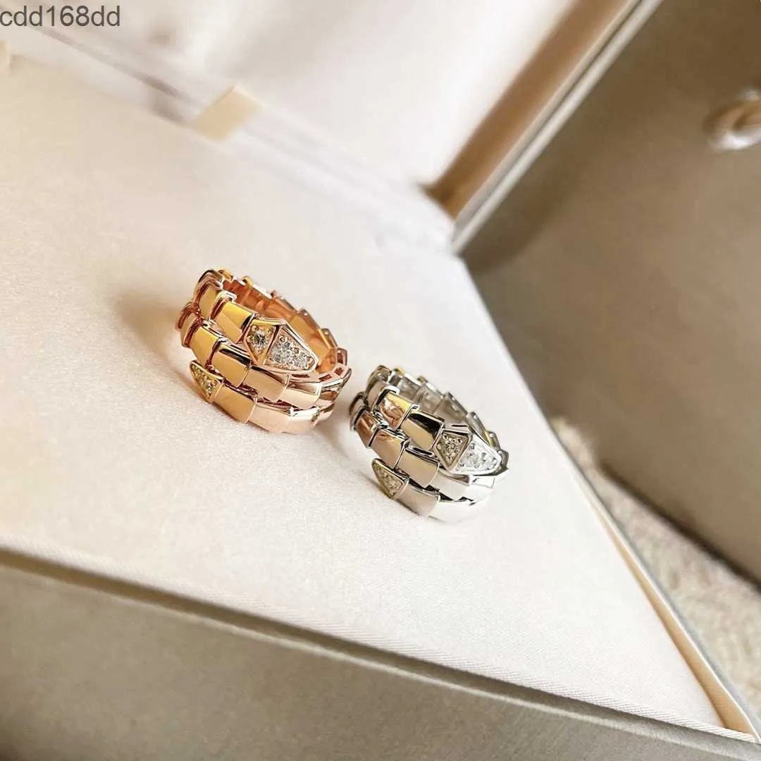 Bagues de luxe Bague de créateur de couleur unie, ensemble de diamants, bagues serpent, haute qualité, tempérament de mode, cadeau de saint-valentin, bagues incomparables, tendance, bonne et agréable