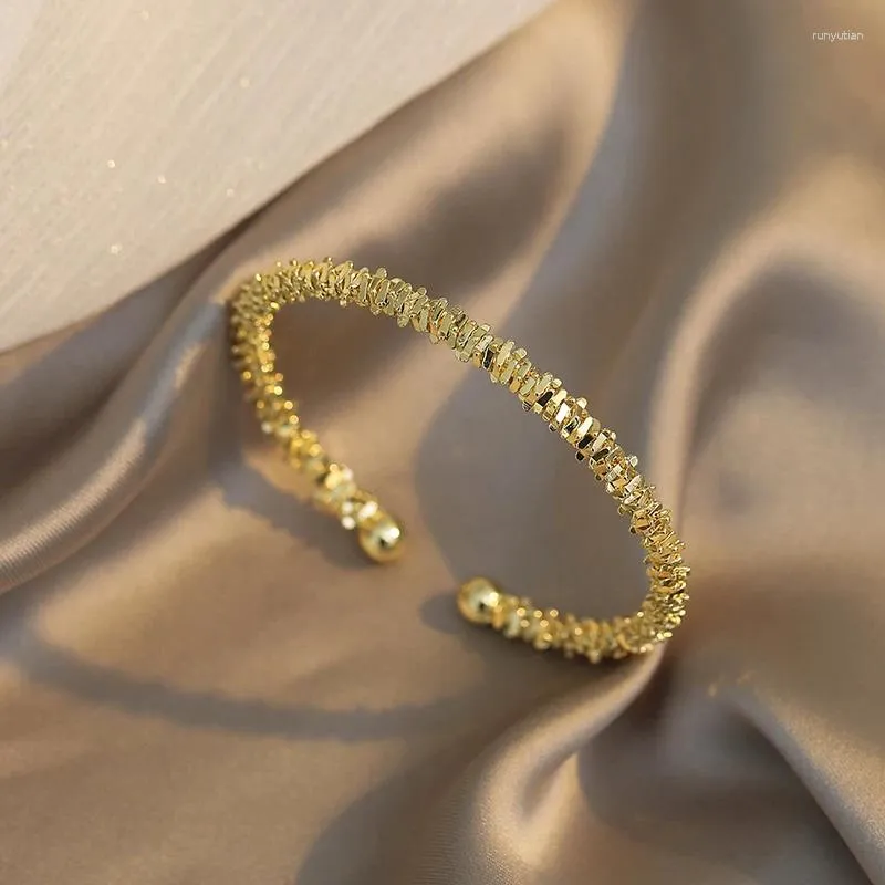 Bracelet 2024 Classique Simple Alliage De Cuivre Couleur Or Bijoux Bracelets Coréen Accessoires De Mode Fille Insolite Pour Les Femmes